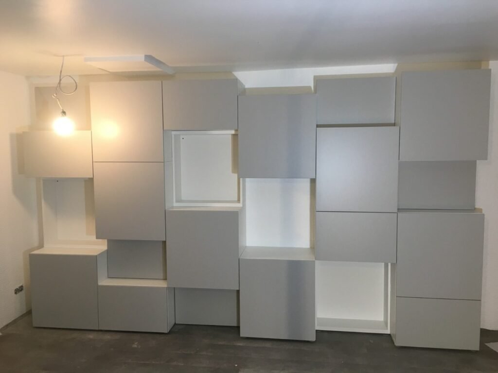 Schrank Montage Modulsystem mit Beleuchtung